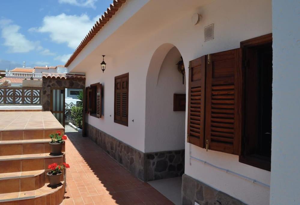 Los Cisnes Encantadora Casa Con Jardin Y Estudio Vista Al Mar El Médano Exterior foto